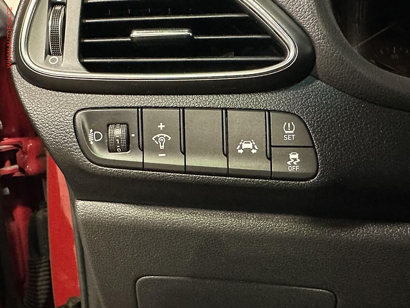 Hyundai i30 (2019) 1.6 CRDi, 2.maj,ČR, servis - fotka 19 z 22