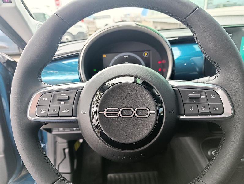 Fiat 600 (2026) Icon BEV 54kWh 115kW/156k - fotka 21 z 48