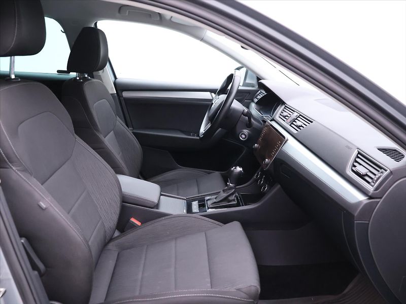 Škoda Superb 2,0 TDI 140kW DSG 4x4 CZ DPH - fotka 12 z 32