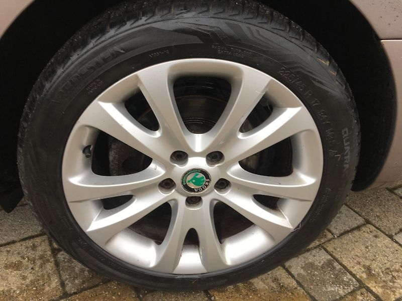 Škoda Superb (2011) II 2.0 TDi 4X4 125 kW - fotka 25 z 34