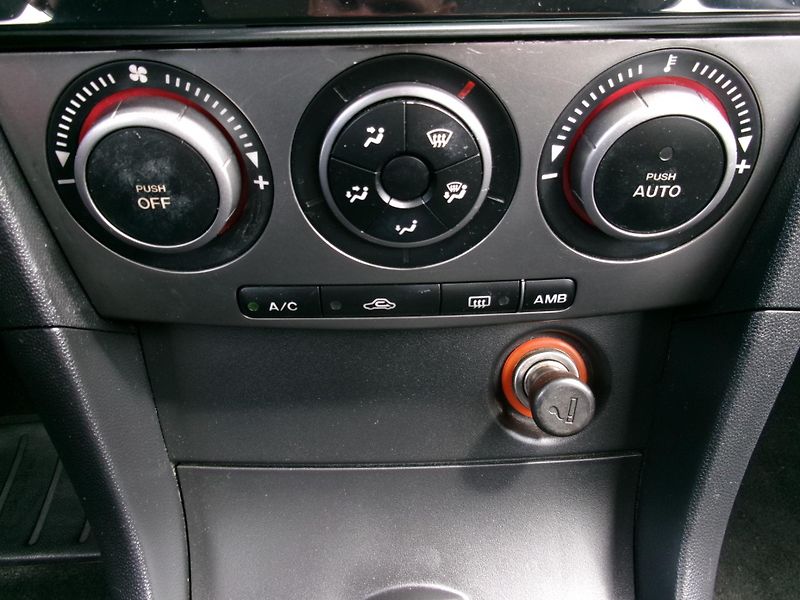 Mazda 3 (2007) 1,3i KLIMA BT NAVI - fotka 15 z 24