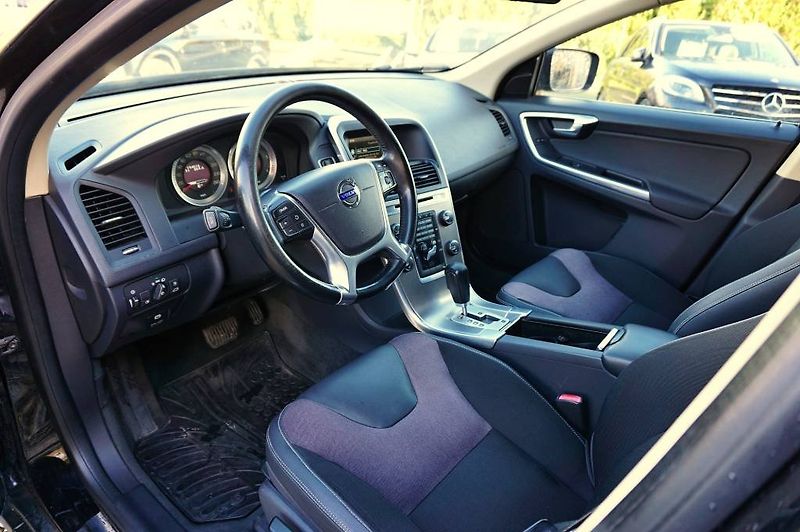 Volvo XC60 (2012) 2,0 D3 120 kW - fotka 23 z 35