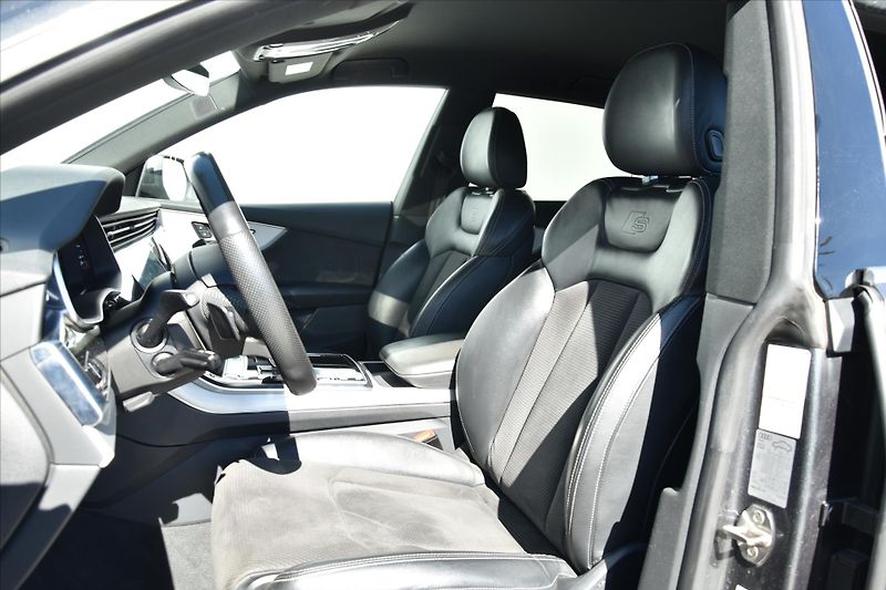 Audi Q8 50 TDI QUATTRO S-LINE ČR - fotka 10 z 35