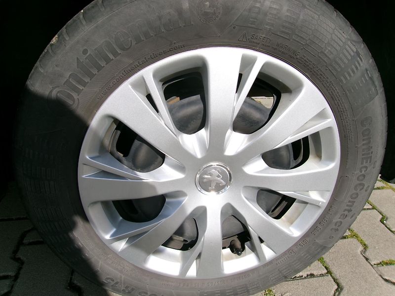 Peugeot 208 1.2 Puretech - fotka 18 z 18