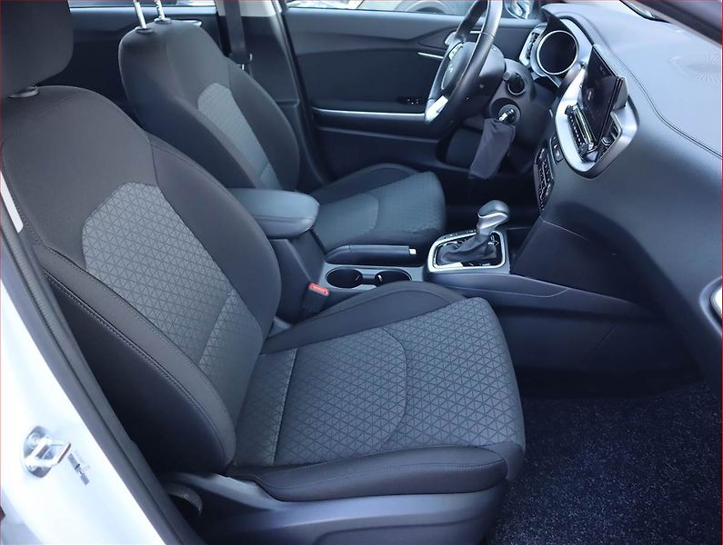 Kia Ceed (2024) Spin 1.5 T-GDI - fotka 9 z 23