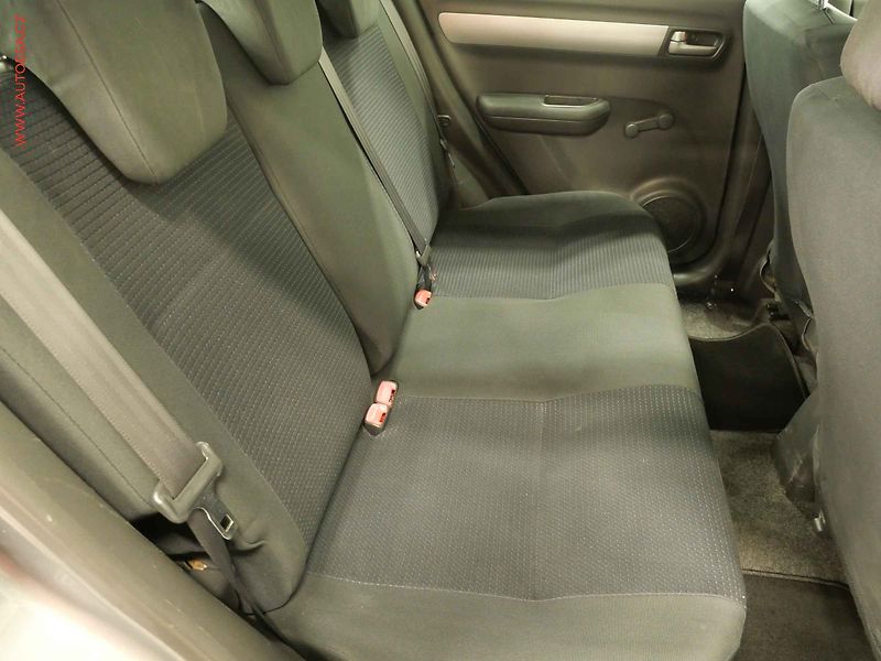 Suzuki Swift (2008) 1.3i, AC, STK9/28 - fotka 13 z 19