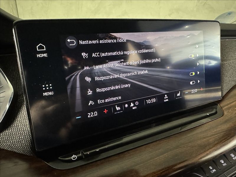 Škoda Octavia 2,0 TDi  DSG 4x4 Scout Virtual - fotka 29 z 47