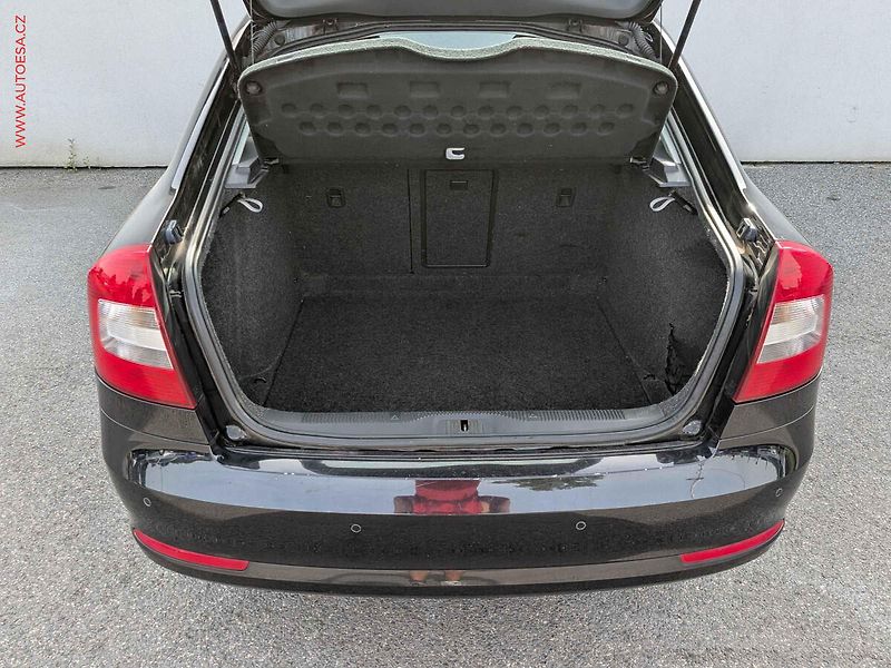 Škoda Octavia (2011) 1.4TSi, 1.maj, Elegance, DSG - fotka 7 z 14