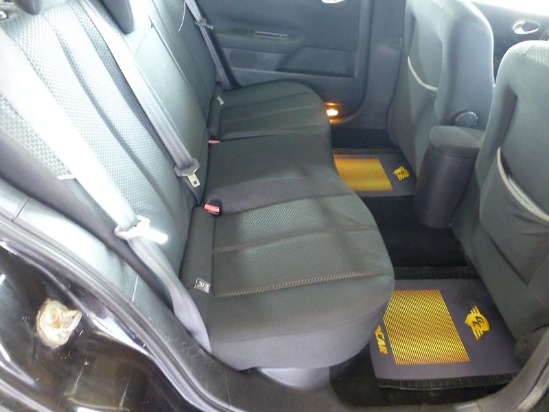 Renault Mégane (2004) 1,6-83KW*KLIMATIZACE**ALU KOLA - fotka 21 z 24
