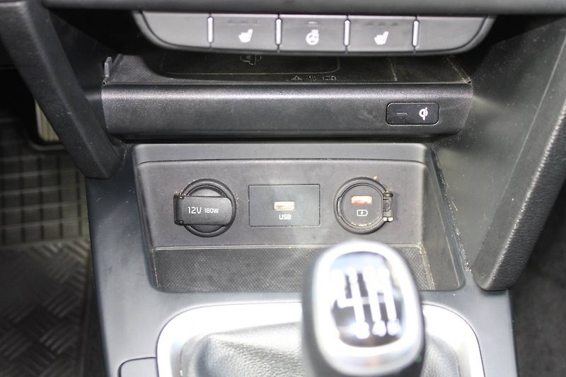 Kia Ceed (2020) 1.4 T-GDI TOP 103kW manuál LED - fotka 23 z 33