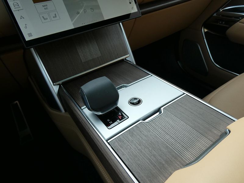 Land Rover Range Rover (2026) 3,0 Autobiography P460e - fotka 32 z 44