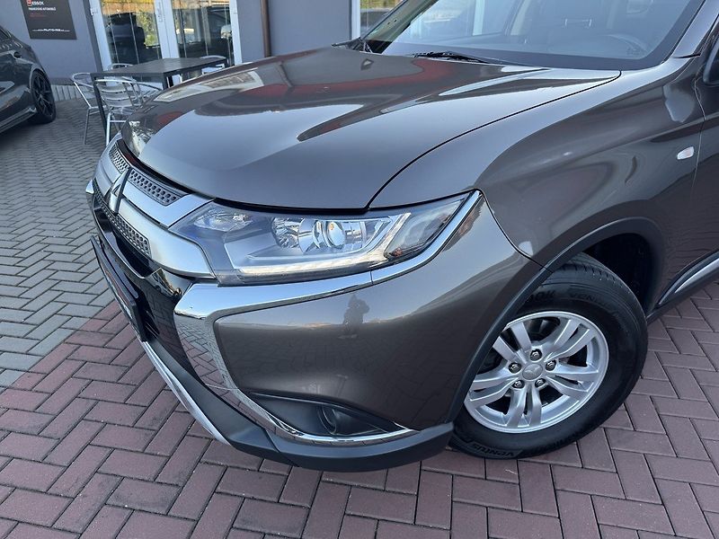 Mitsubishi Outlander (2019) 2.0i Mivec Digi Klima Kamera - fotka 33 z 48
