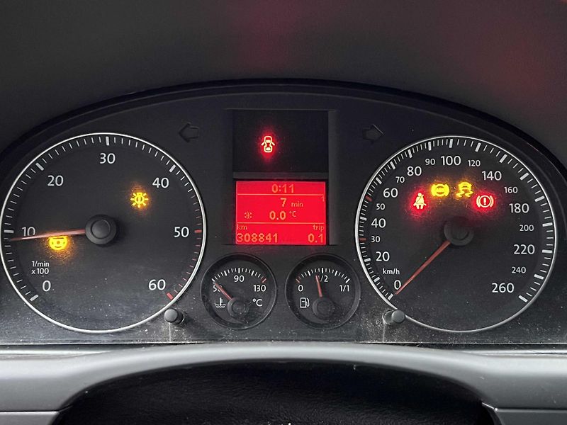 Volkswagen Touran 1.9 TDi 66 kW 7-MÍST - fotka 11 z 13