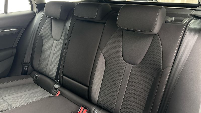 Škoda Octavia 2.0 TDI Style Combi - fotka 16 z 24