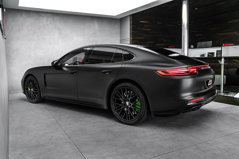 Porsche Panamera Turo S E-Hybrid Sport Chrono P - fotka 7 z 23