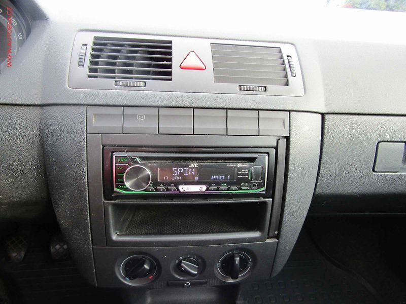 Škoda Fabia (2006) 1.2 HTP, 1.maj,ČR - fotka 14 z 16