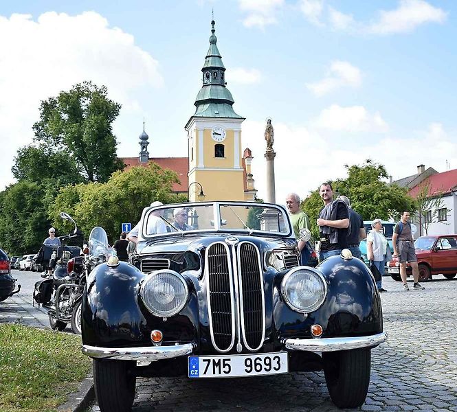 Nablýskaní veteráni projížděli v sobotu celým jihem Prostějovska. Konala se zde tradiční Veterán rallye. 17.6. 2023