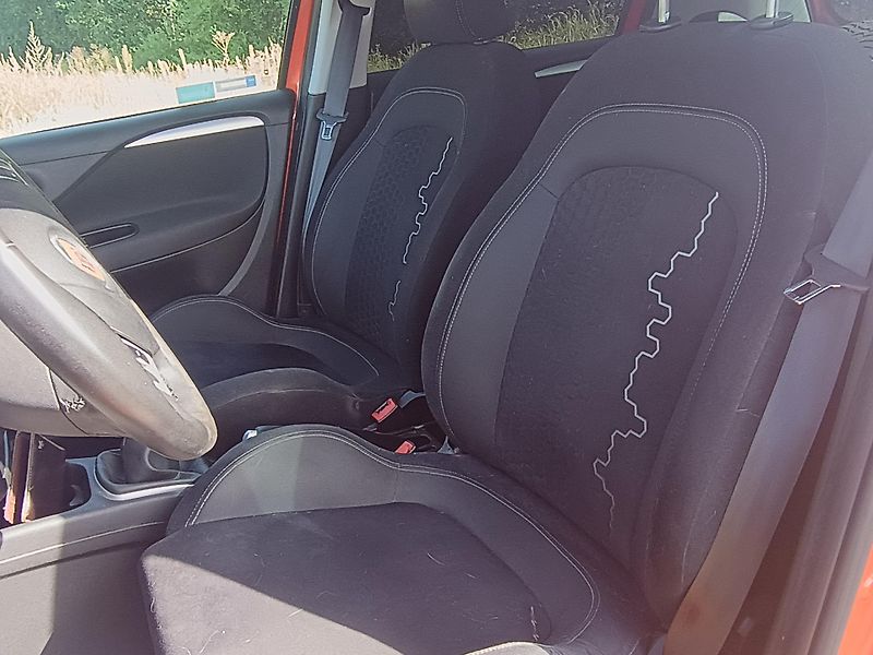 Fiat Punto (2014)  sada alu kol stáří dva roky - fotka 13 z 20