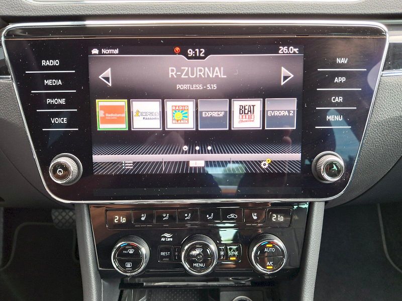 Škoda Superb (2020) L&K DSG 2,0TSi 140kW - fotka 28 z 35