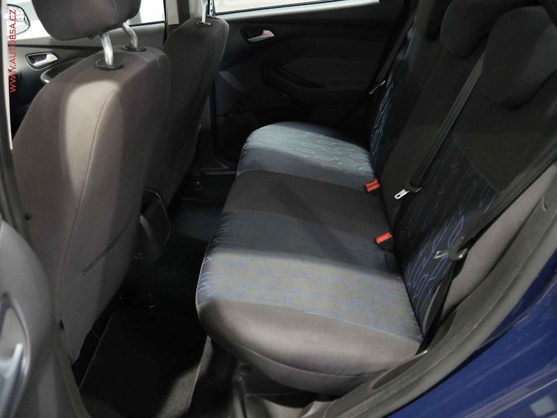 Ford Focus (2012) 1.6 i, ČR, AC, zmk.řazení - fotka 10 z 16