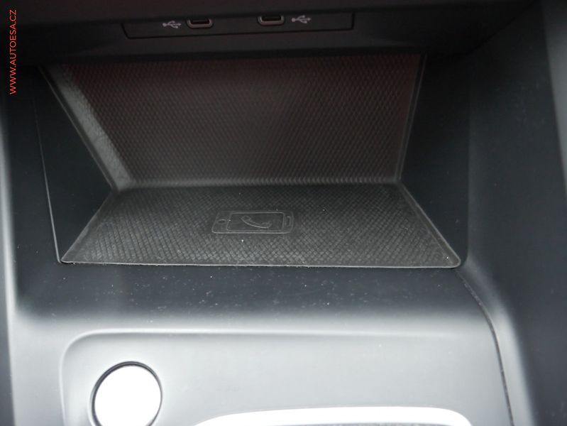 Volkswagen Golf (2021) 1.5TSi, ČR, Life, LED, park - fotka 21 z 22