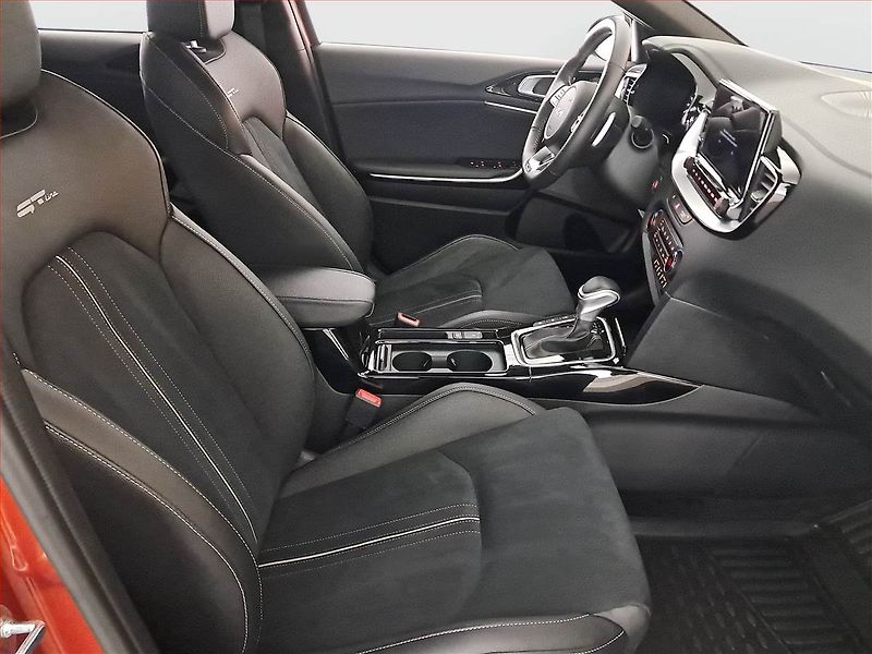 Kia Ceed (2025) GT Line 1.5 T-GDI - fotka 9 z 22