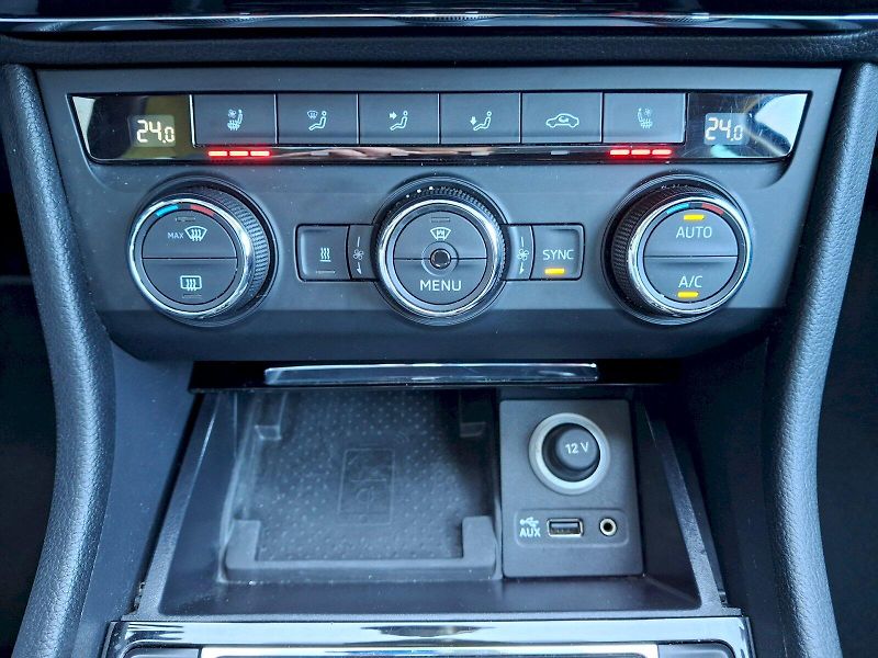 Škoda Superb (2017) L&K DSG 4x4 2,0TSi 206kW - fotka 29 z 35