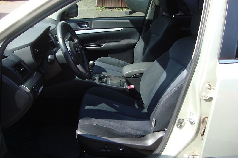 Subaru Outback (2011) 2.0 D,AWD,ČR, 2.Maj.Servis.Kn. - fotka 38 z 76