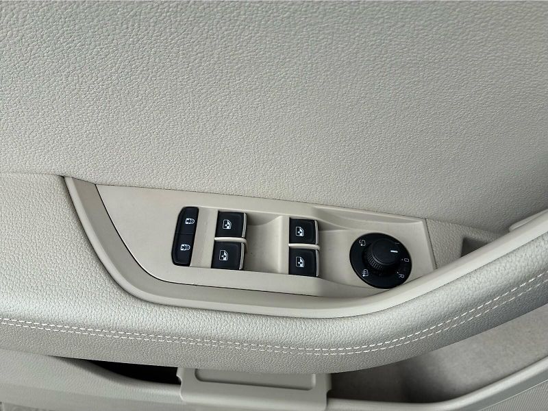 Škoda Superb L&K 2.0 TDI 147kW DSG 4x4 - fotka 22 z 28