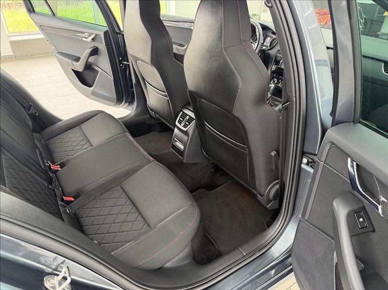Škoda Octavia 2,0 TSI, VRS, DSG, SPORTSOUND - fotka 28 z 33