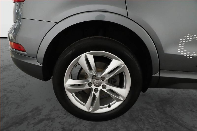 Audi Q3 (2015) 2.0 TDI, 4X4, Navi, Bi-Xenony - fotka 14 z 19