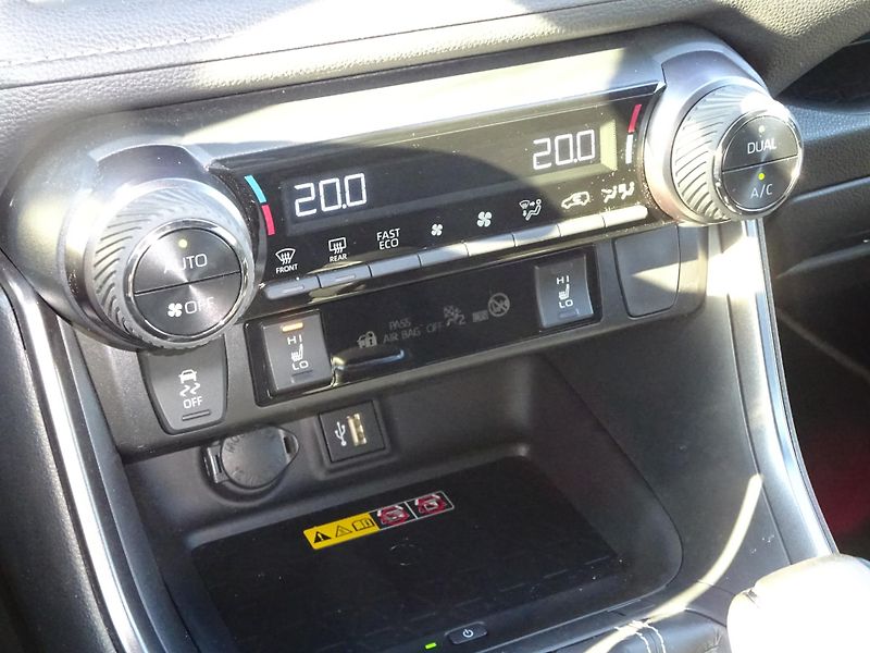 Toyota RAV4 2.5 HSD e-CVT AWD GR-Sport - fotka 21 z 24