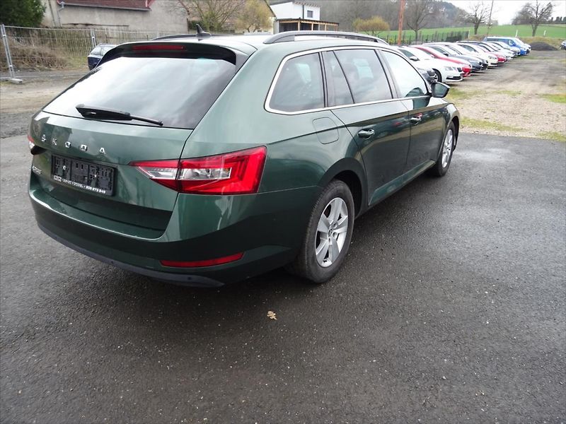 Škoda Superb 1,6 TDI 88 kW Automat - fotka 4 z 27
