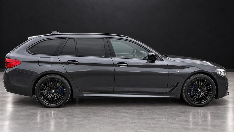 BMW Řada 5 3,0 530D Touring 195 kW xDrive - fotka 5 z 12