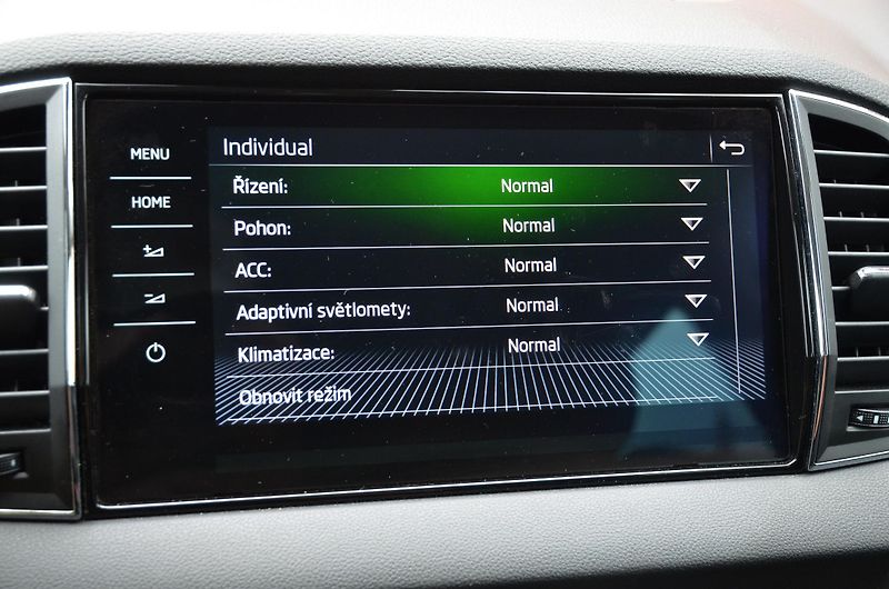 Škoda Karoq (2018) 1.6 TDi 85kW DSG STYLE /CANTON - fotka 30 z 41