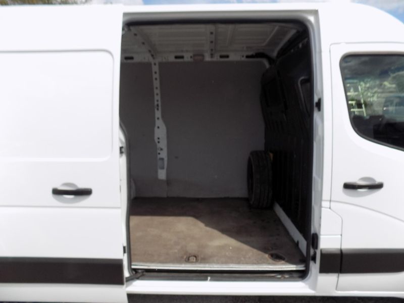 Nissan Interstar 2,3 DCI 100 KW L2H2 AC, TEMP - fotka 25 z 41