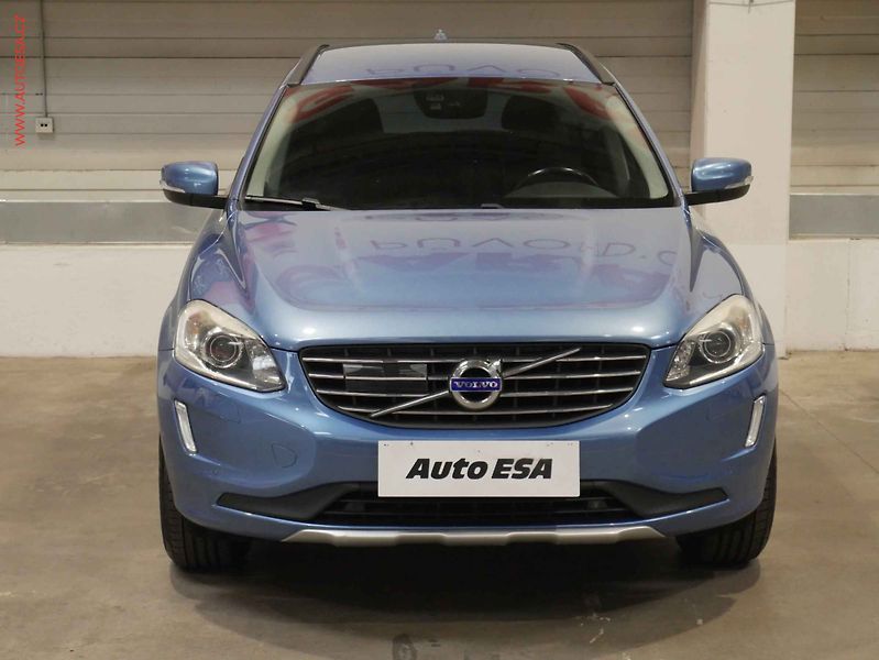 Volvo XC60 (2015) 2.4D4 AWD, ČR, Momentum, AT - fotka 2 z 21