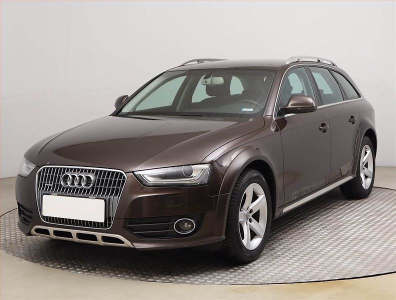 Audi A4 Allroad (2014) 2.0 TDI, 4X4, Automat - fotka 2 z 24