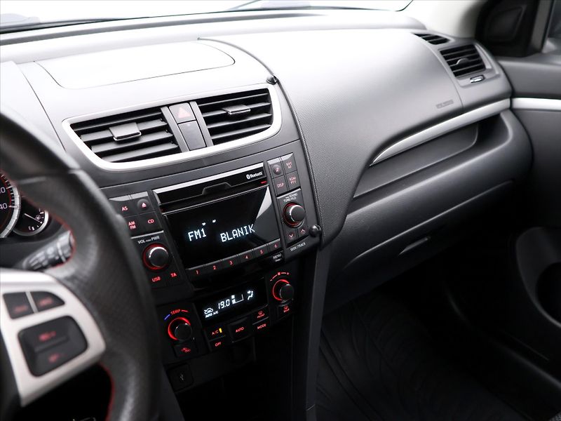 Suzuki Swift 1,6 VVT 100kW Sport CZ - fotka 19 z 30
