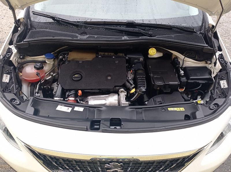 Peugeot 2008 1.5 75kW/Navi/1Maj/TOP - fotka 9 z 40