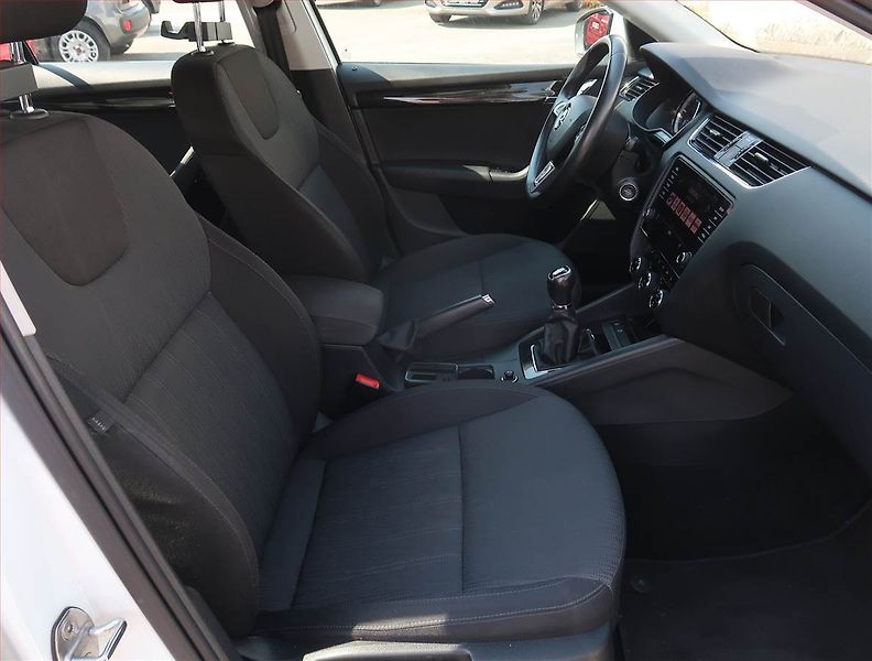 Škoda Octavia (2017) Style 1.6 TDI, Serv.kniha - fotka 9 z 20
