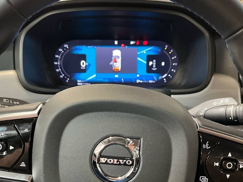 Volvo V90 (2024) B4 AWD diesel Ultimate Auto - fotka 16 z 20