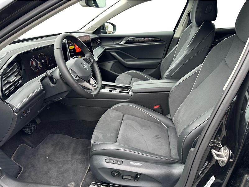 Volkswagen Passat Variant Elegance 2,0 TDI 110 k - fotka 11 z 24