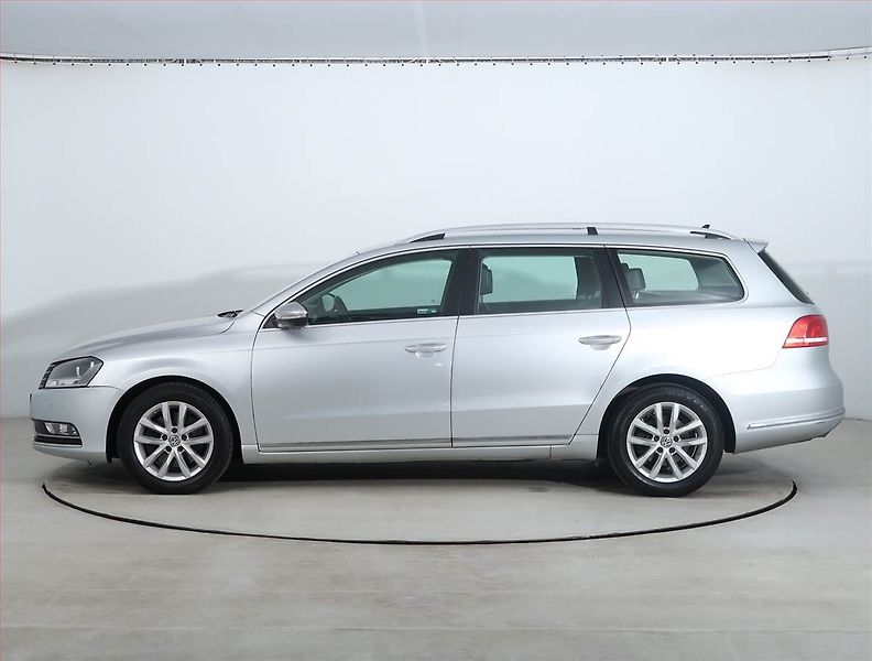 Volkswagen Passat (2014) 2.0 TDI, Automat, Navi - fotka 3 z 23
