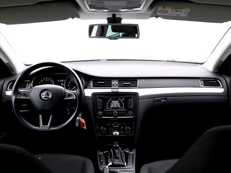 Škoda Superb 2,0 TDI 125kW Ambition DSG - fotka 31 z 39