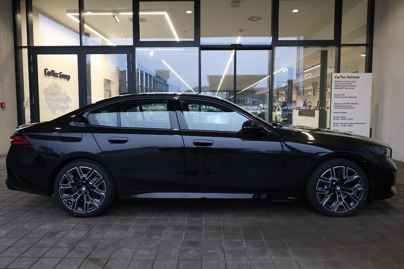 BMW Řada 5 520d xDrive - fotka 4 z 18