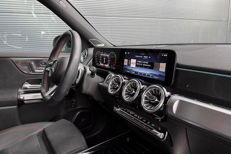 Mercedes-Benz GLB (2024) GLB 200d 4Matic AMG Line - fotka 21 z 63