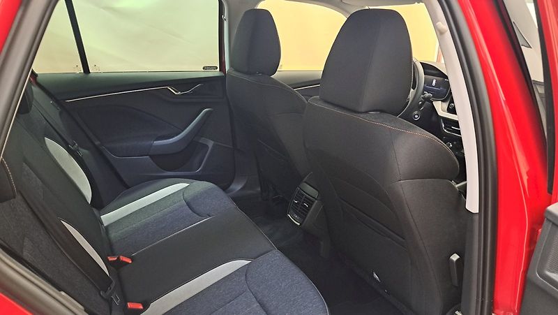 Škoda Kamiq (2025) Top Selection 1,0 TSI 85 kW - fotka 16 z 23