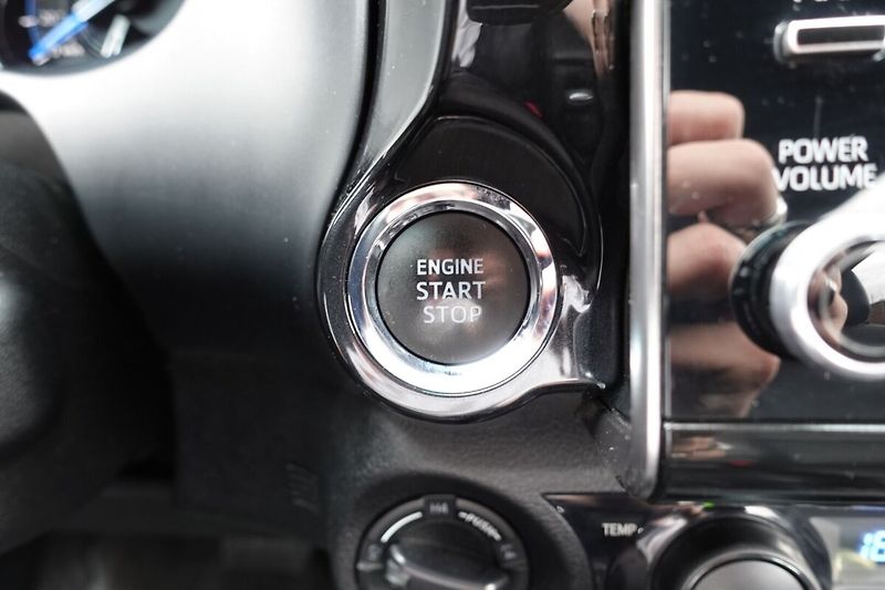 Toyota Hilux 2,8 D4-D Invincible Sport A/T - fotka 26 z 34