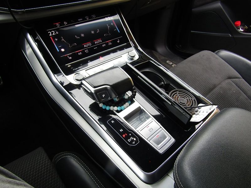 Audi Q8 (2021) 50 TDI 210kW  S-LINE - fotka 33 z 42